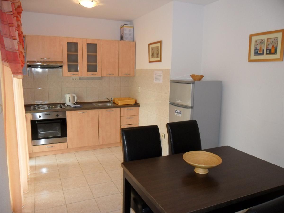 Apartments Villa Bayview โตรกีร์ ภายนอก รูปภาพ